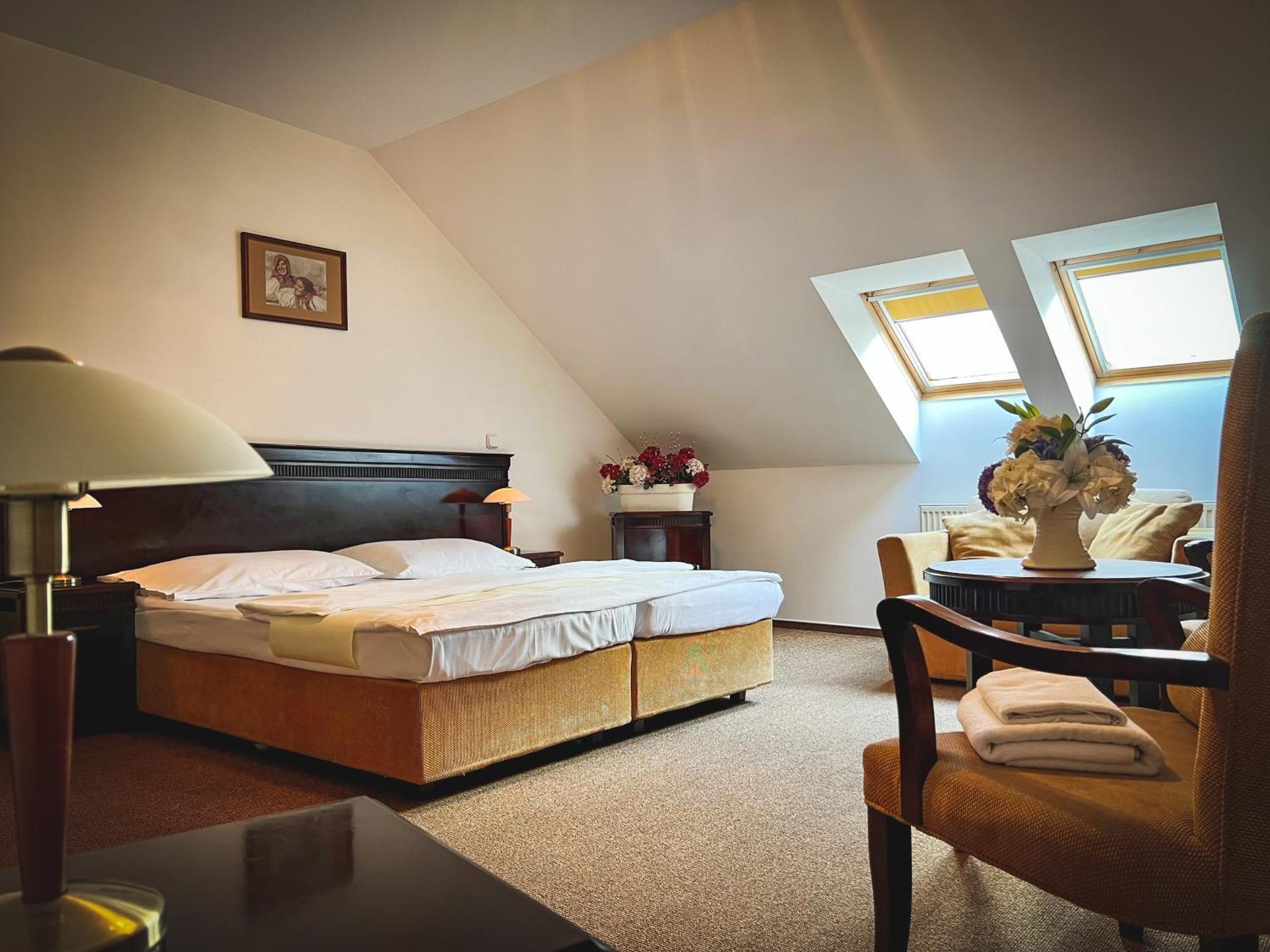 Nepomuk Hotel U Zeleneho Stromu מראה חיצוני תמונה