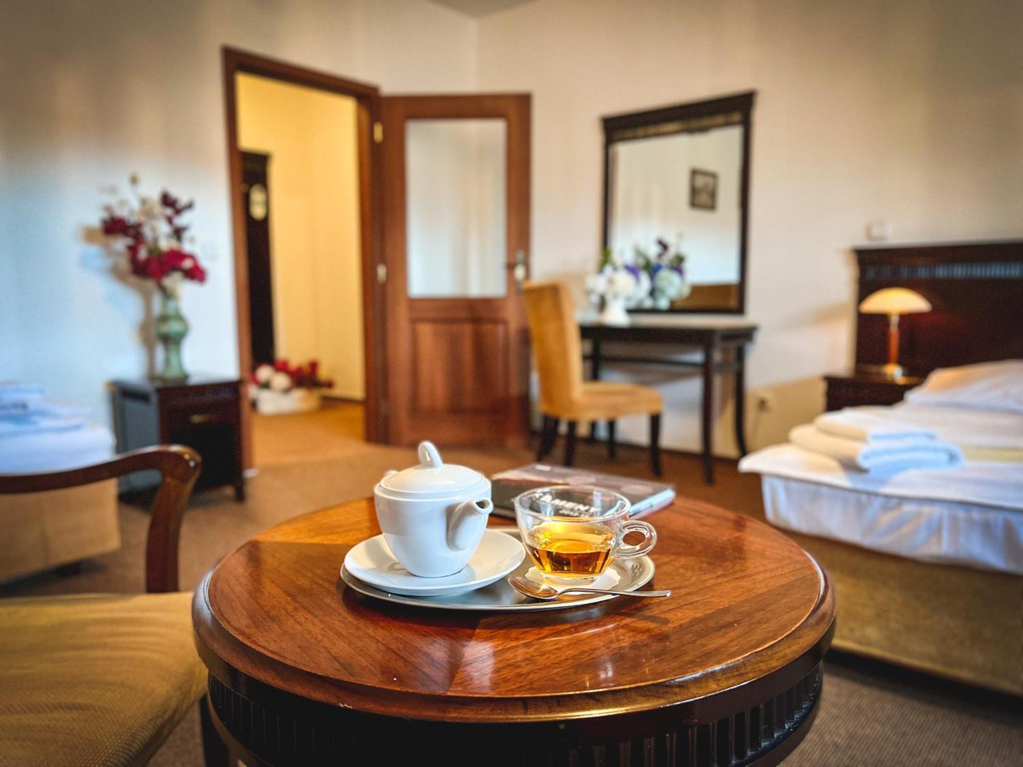 Nepomuk Hotel U Zeleneho Stromu מראה חיצוני תמונה