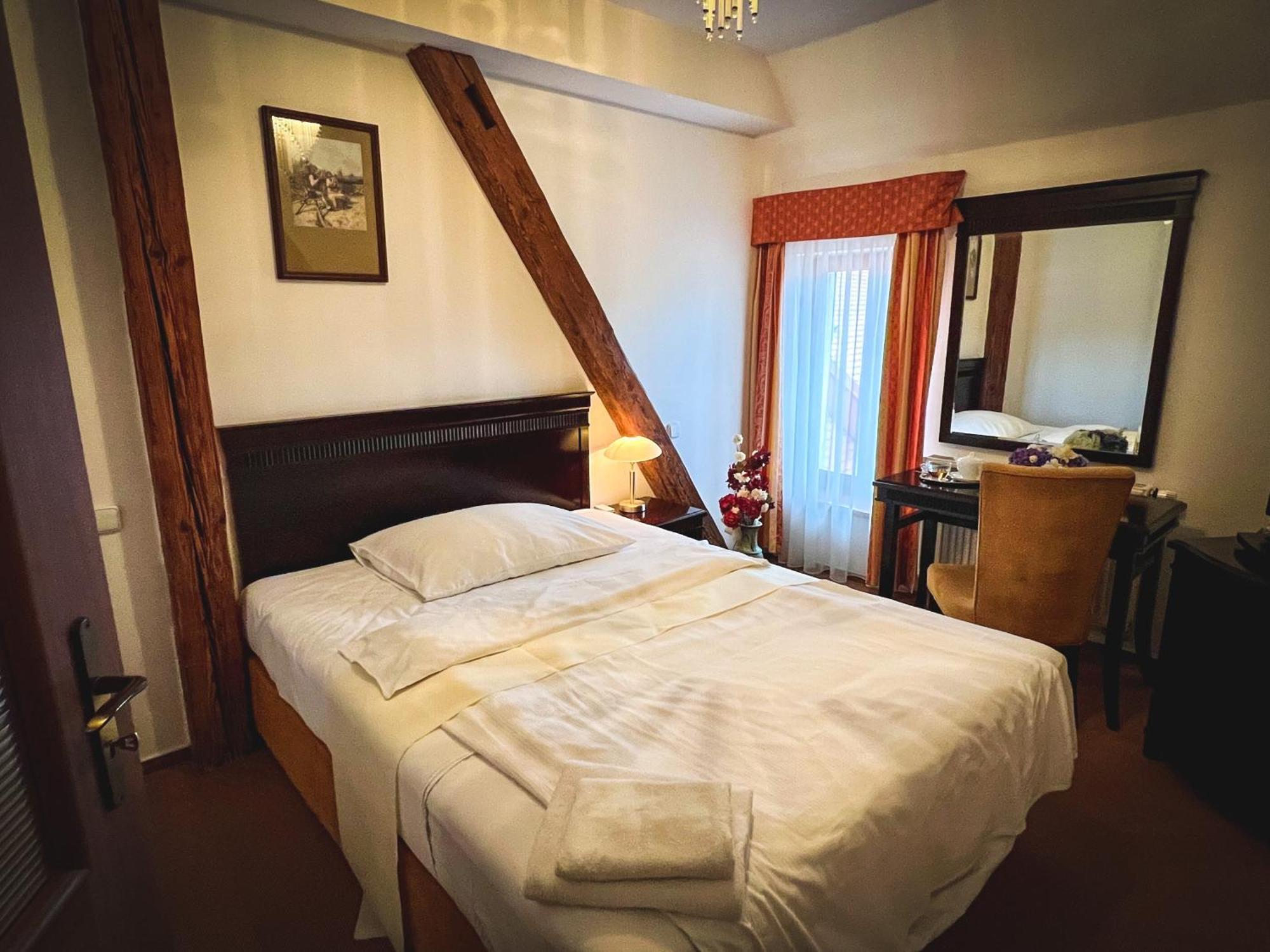 Nepomuk Hotel U Zeleneho Stromu מראה חיצוני תמונה