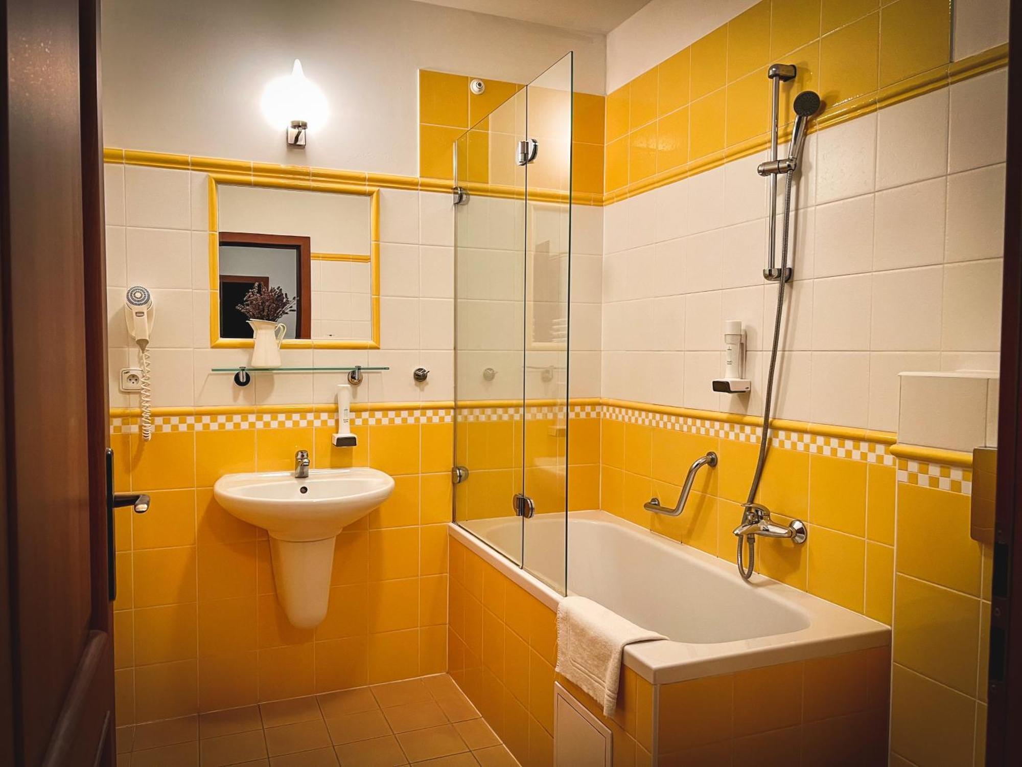 Nepomuk Hotel U Zeleneho Stromu מראה חיצוני תמונה