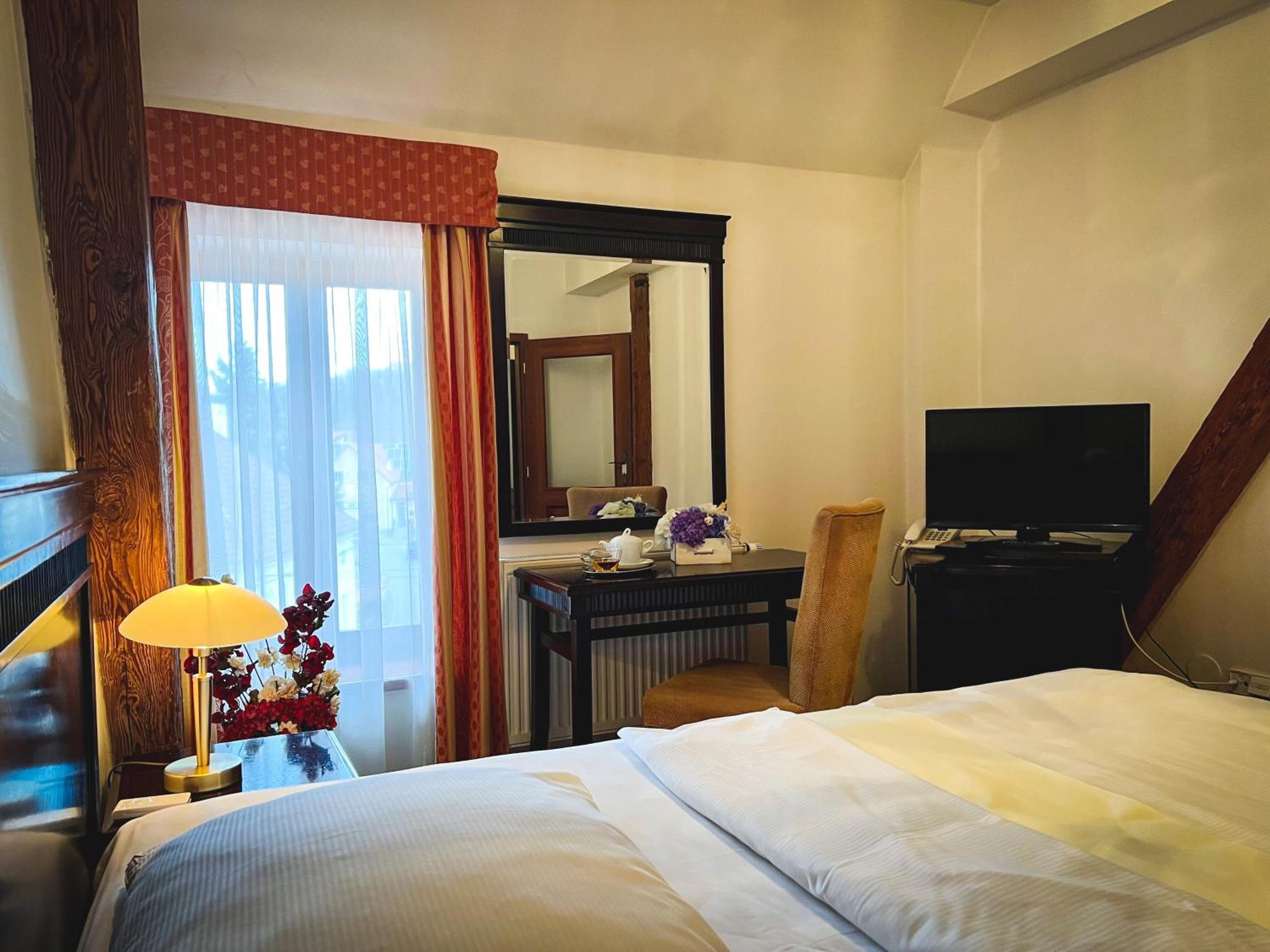 Nepomuk Hotel U Zeleneho Stromu מראה חיצוני תמונה