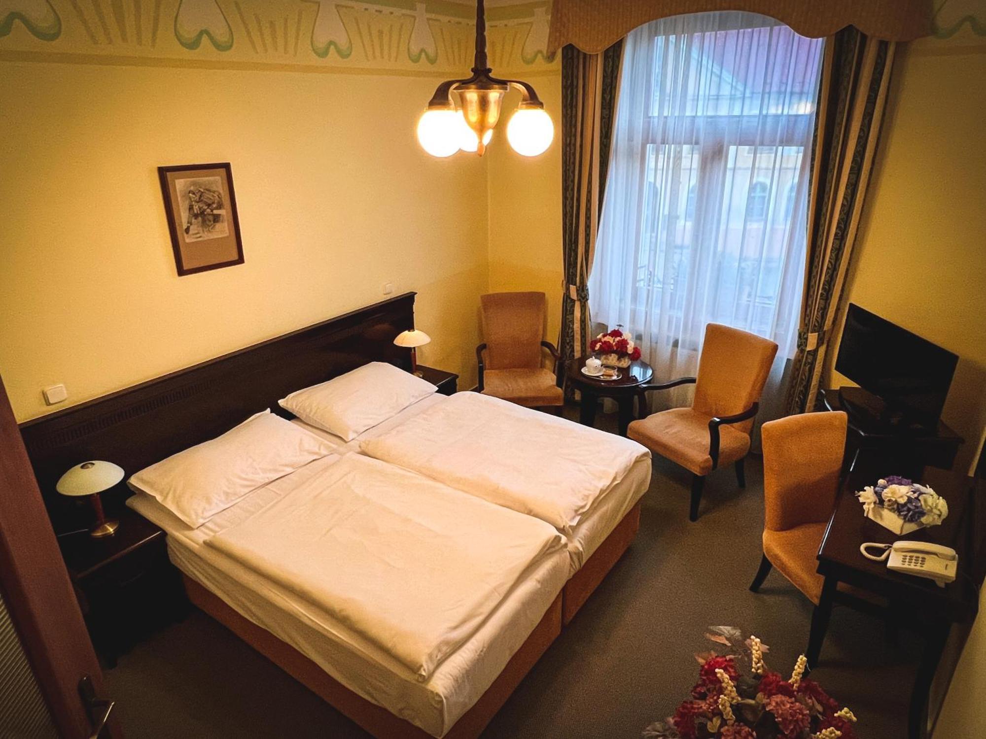 Nepomuk Hotel U Zeleneho Stromu מראה חיצוני תמונה
