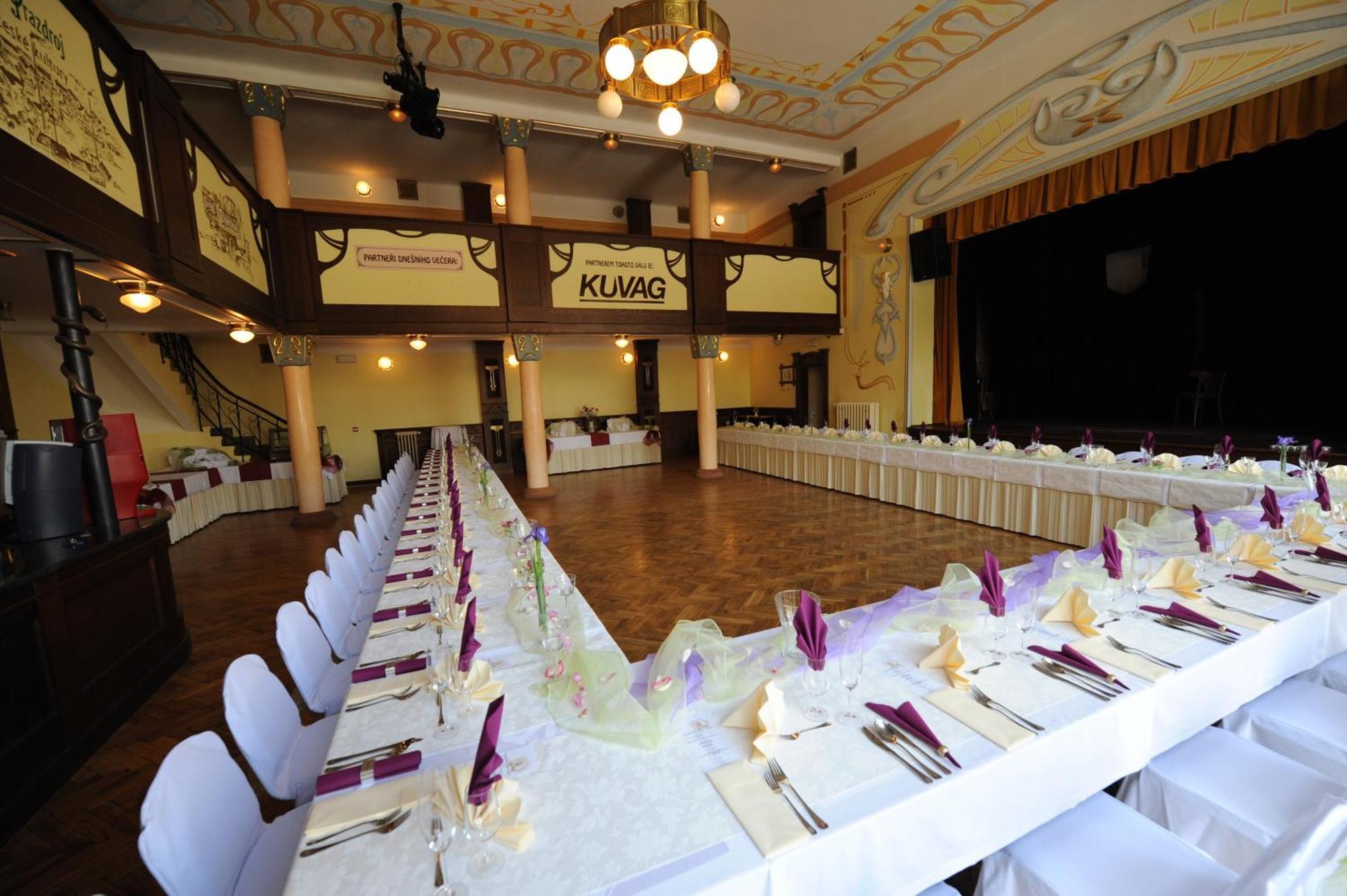 Nepomuk Hotel U Zeleneho Stromu מראה חיצוני תמונה