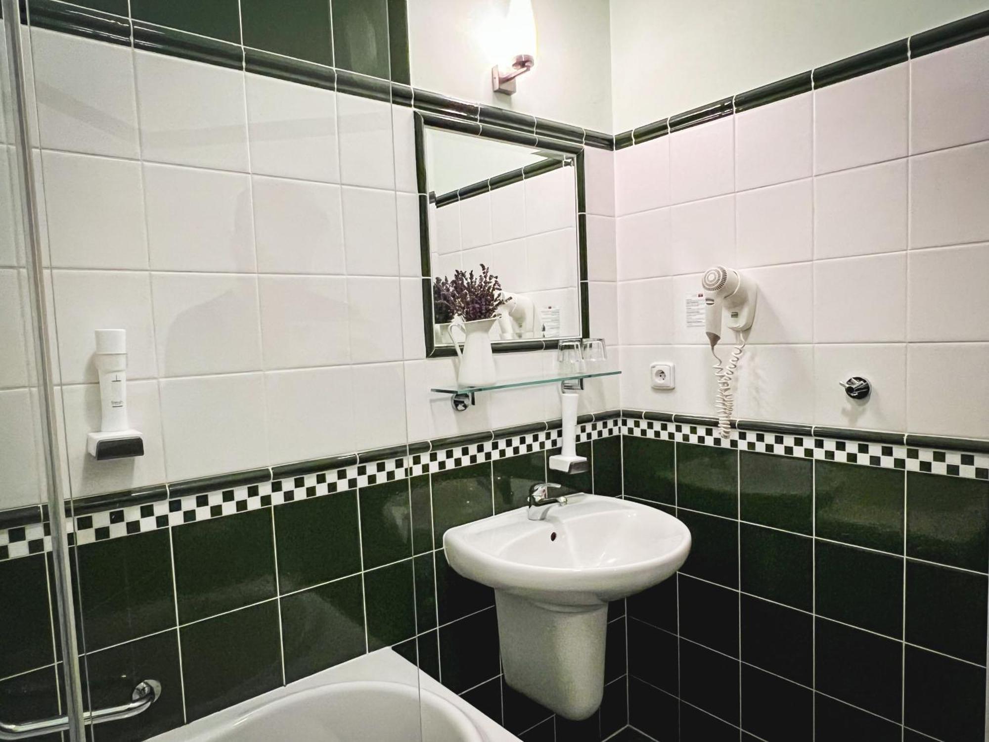 Nepomuk Hotel U Zeleneho Stromu מראה חיצוני תמונה