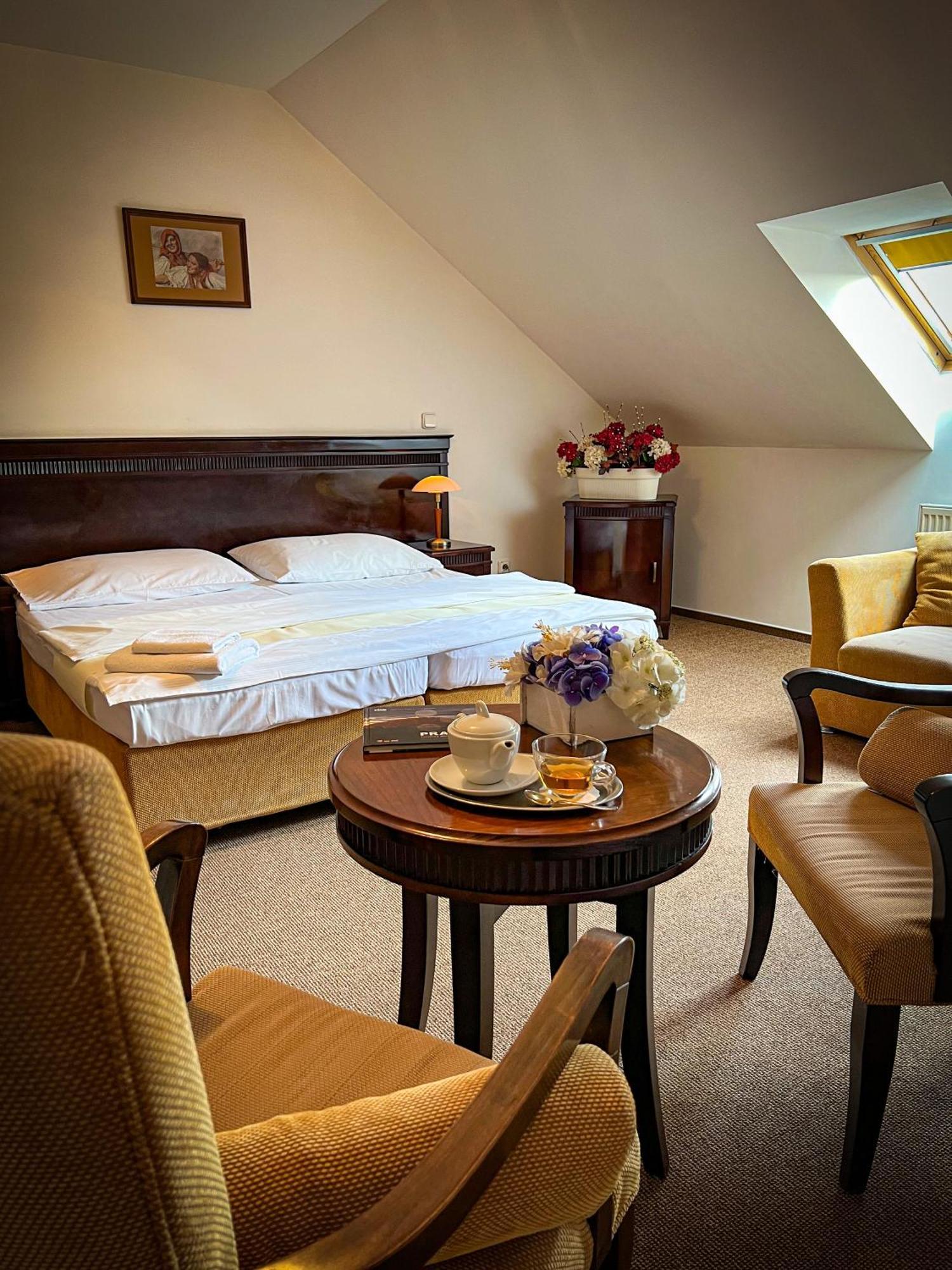 Nepomuk Hotel U Zeleneho Stromu מראה חיצוני תמונה