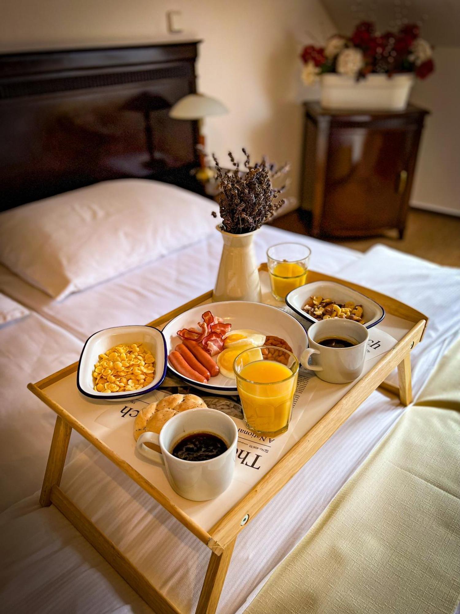 Nepomuk Hotel U Zeleneho Stromu מראה חיצוני תמונה