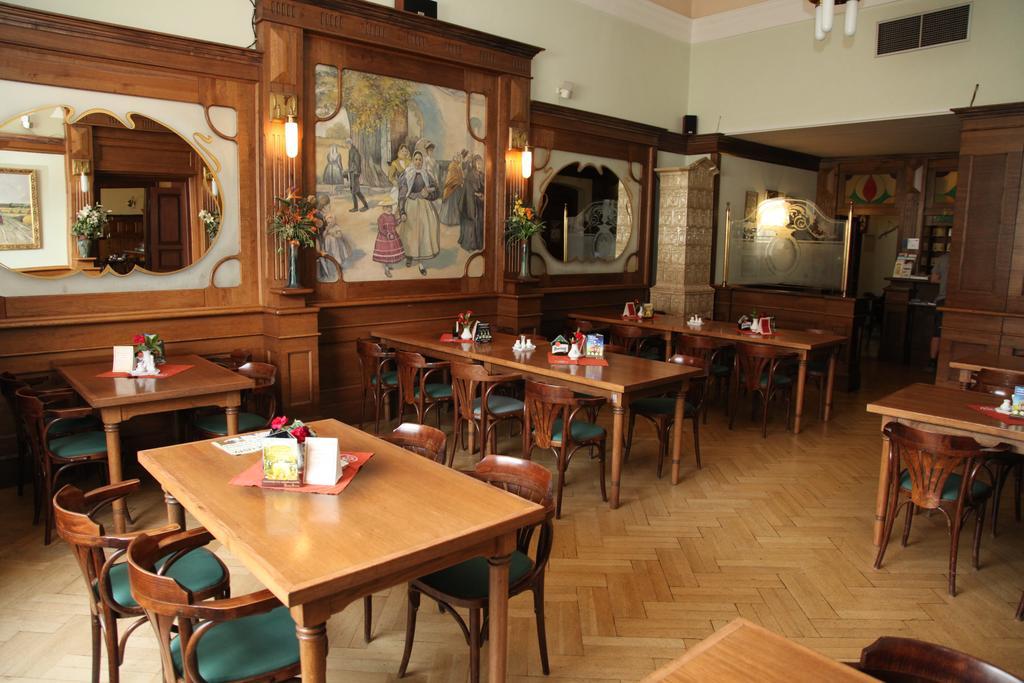 Nepomuk Hotel U Zeleneho Stromu מראה חיצוני תמונה