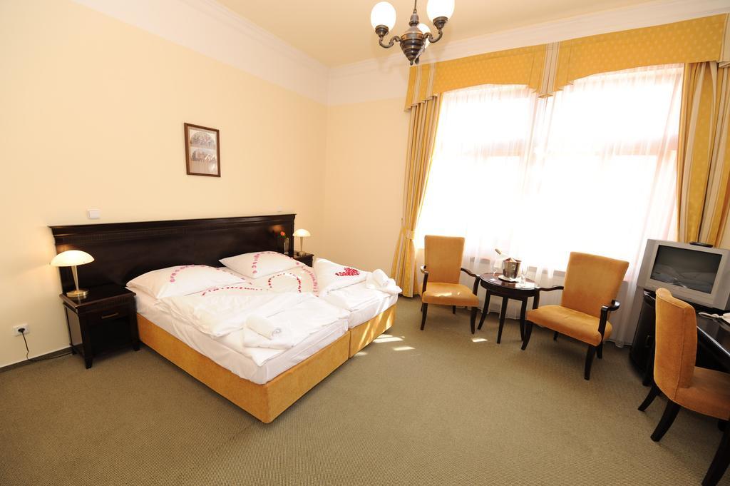 Nepomuk Hotel U Zeleneho Stromu מראה חיצוני תמונה