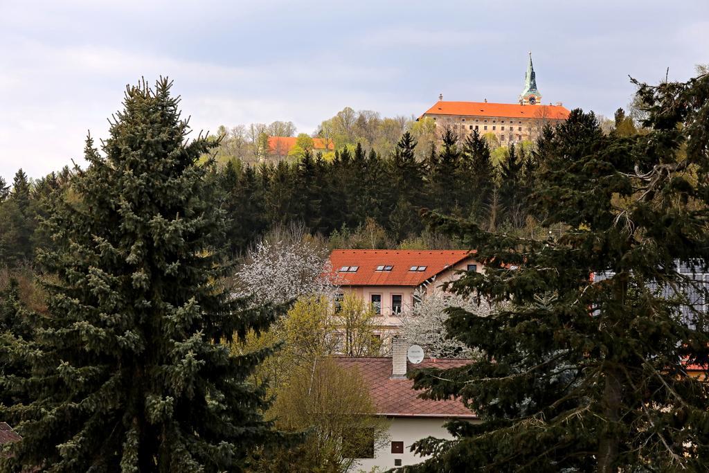 Nepomuk Hotel U Zeleneho Stromu מראה חיצוני תמונה