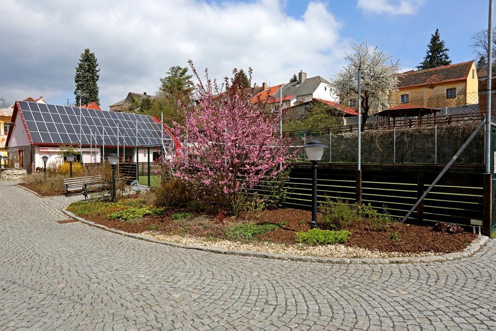Nepomuk Hotel U Zeleneho Stromu מראה חיצוני תמונה