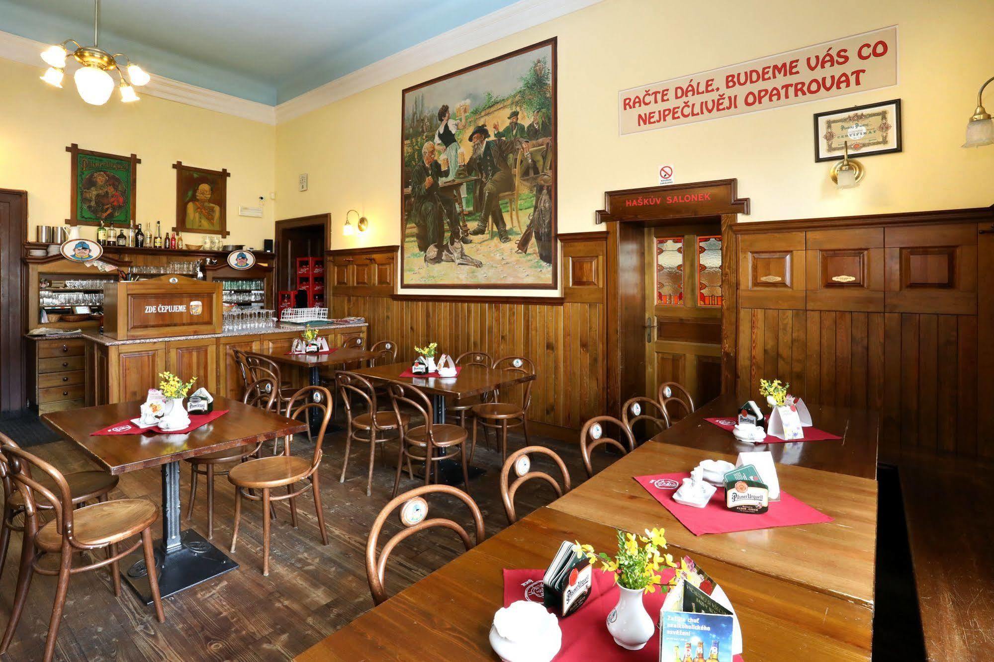 Nepomuk Hotel U Zeleneho Stromu מראה חיצוני תמונה