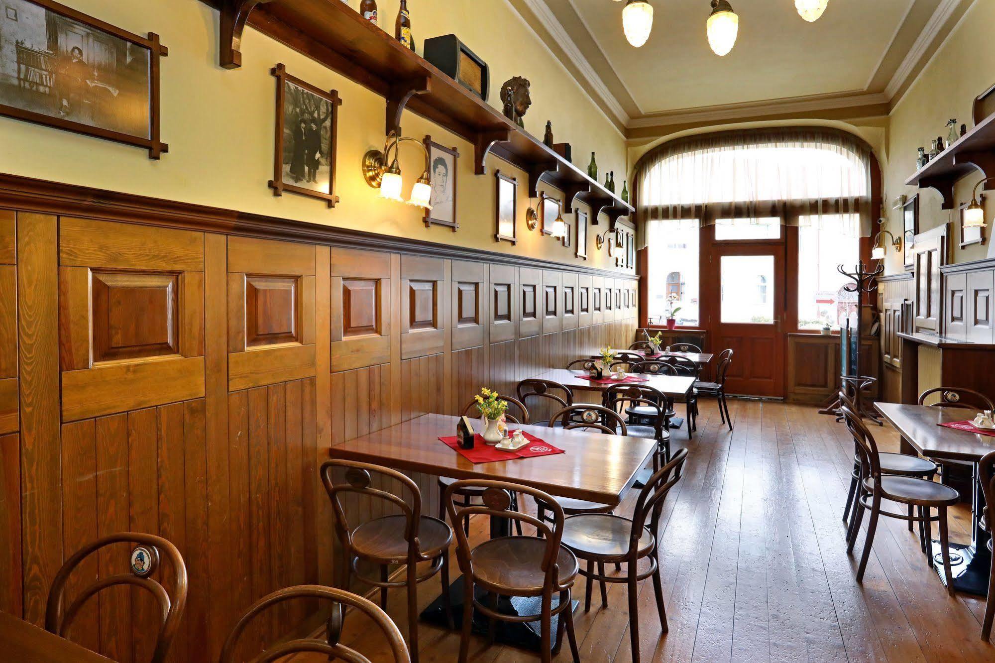 Nepomuk Hotel U Zeleneho Stromu מראה חיצוני תמונה
