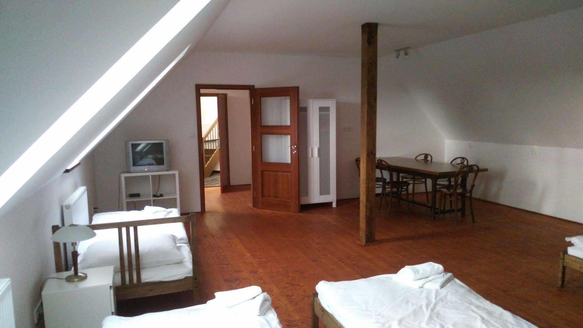 Nepomuk Hotel U Zeleneho Stromu מראה חיצוני תמונה